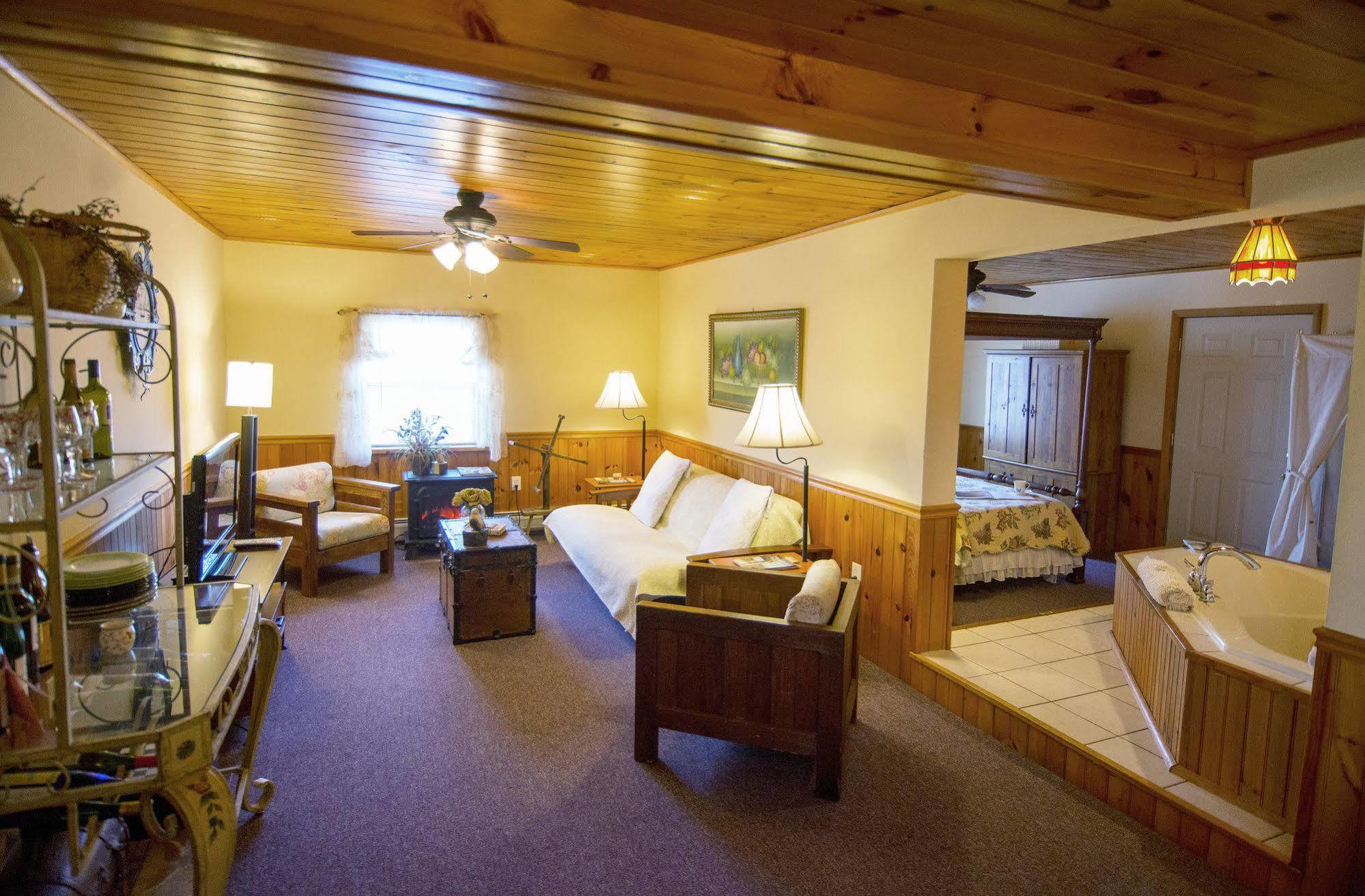 Savannah House Wine Country Inn & Cottages Himrod Экстерьер фото