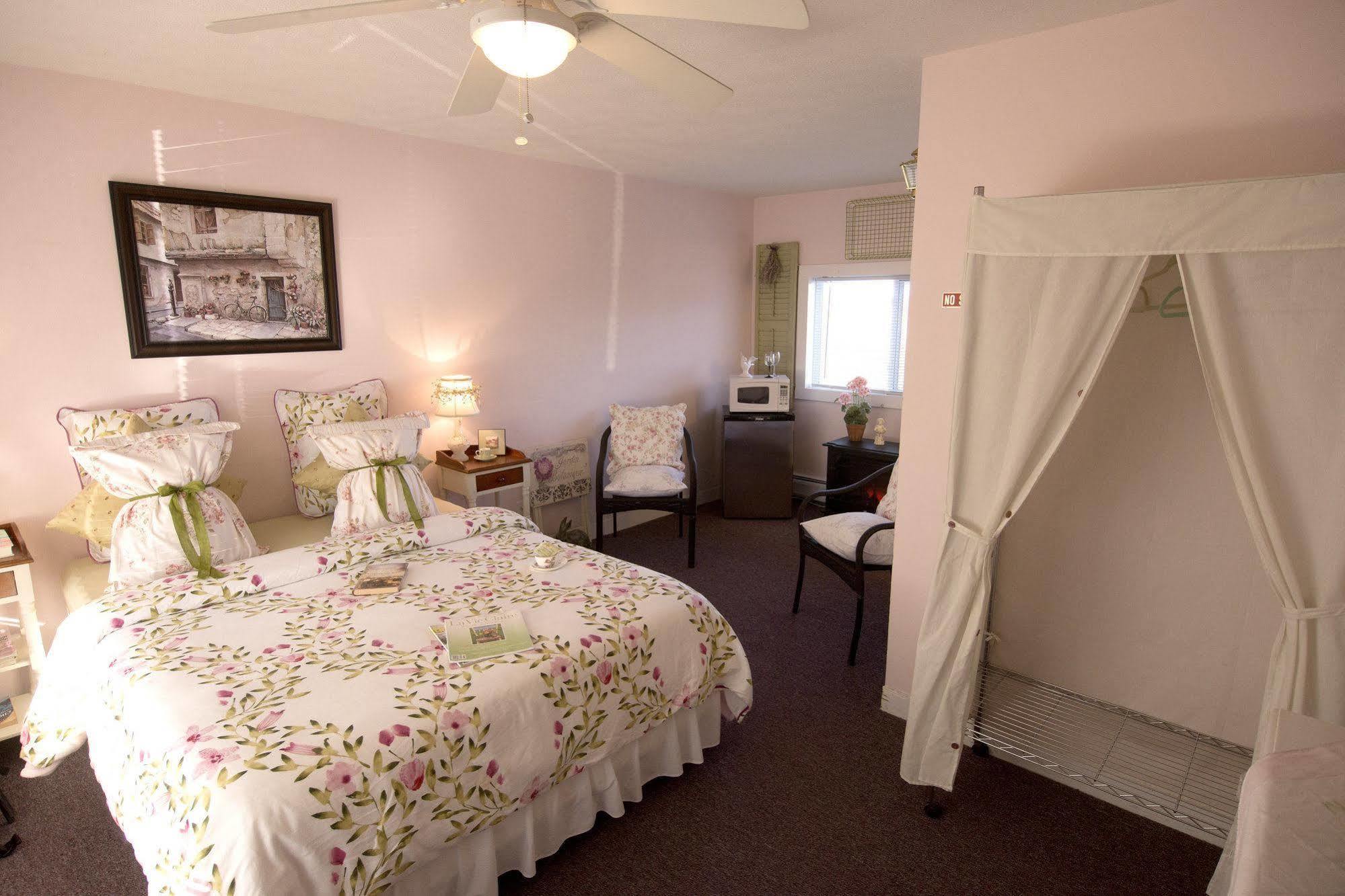 Savannah House Wine Country Inn & Cottages Himrod Экстерьер фото