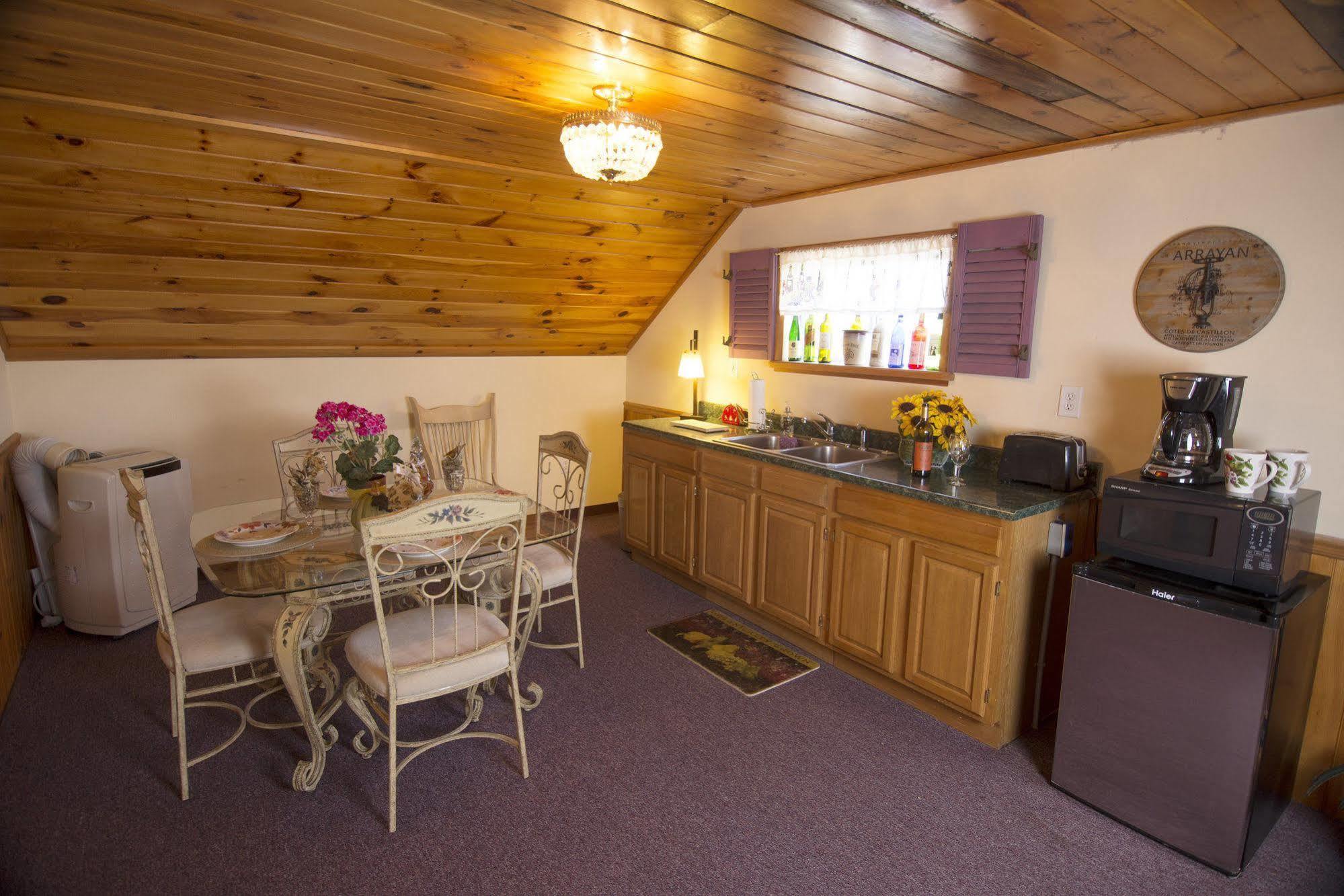 Savannah House Wine Country Inn & Cottages Himrod Экстерьер фото